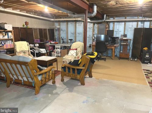 29 Johns Dr, West Enola PA  17025-2694 exterior