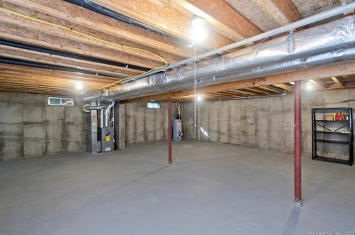 21 Glenbrook Dr, Windsor Locks CT  06096-2159 exterior