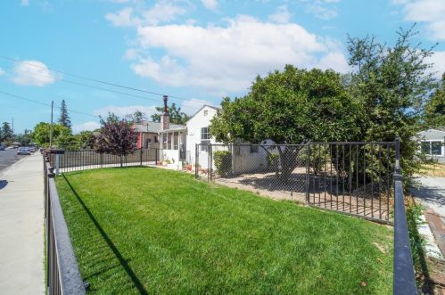 717 El Terino Ave, Modesto CA  95350-5630 exterior