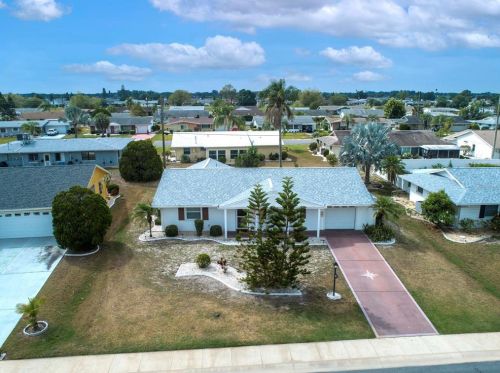 812 Fox Hills Dr, Ruskin, FL 33573-5129