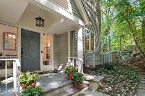 81 Boulder Ridge Rd, Scarsdale, NY 10583-3152