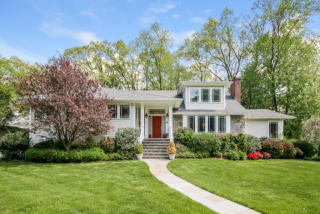 30 Aspen Rd, Scarsdale, NY 10583-7345