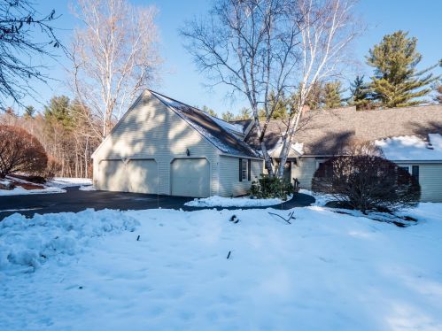 17 Atherton Ln, Amherst NH  03031-3064 exterior
