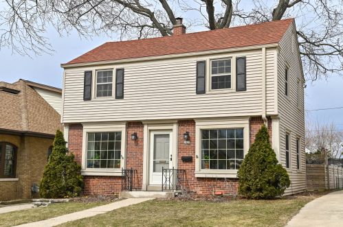 2825 Hartung Ave, Milwaukee, WI 53210-1341