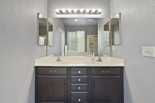 211 Emory Oak Pl, Lathrop CA  95330-8527 exterior