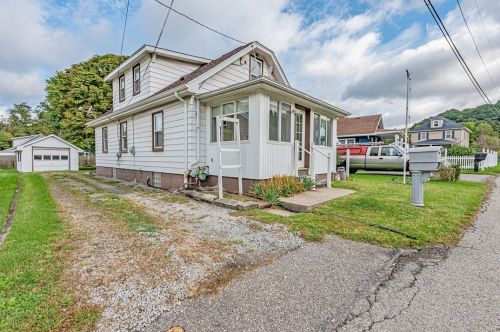 115 Millers Ln, New Kensington, PA 15068-3812