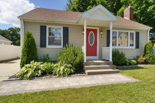 9 Norman St, Cumberland RI  02864-6411 exterior