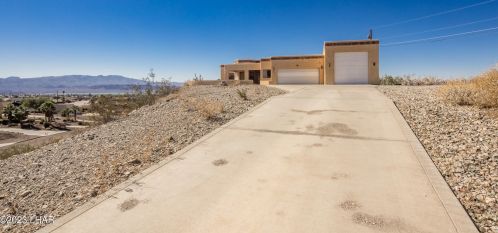 3305 Crestwind Dr, Lake Havasu City, AZ 86404-4067