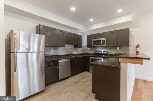 6013 Catharine St, Philadelphia, PA 19143-2305
