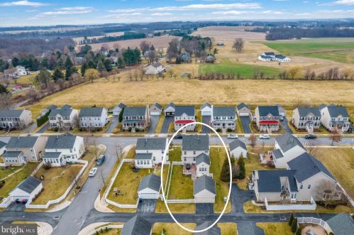 211 Columba St, Cochranville, PA 19330-9406
