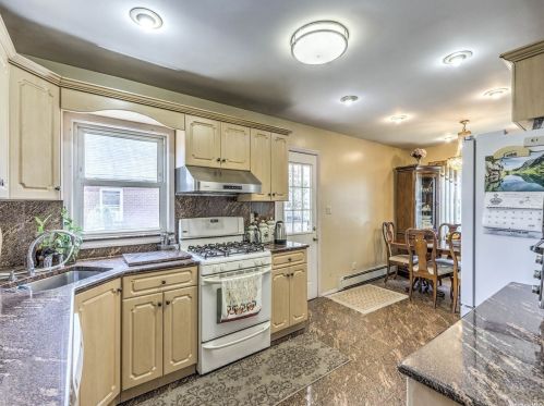 86-33 Winchester Blvd, Jamaica NY  11426-2100 exterior