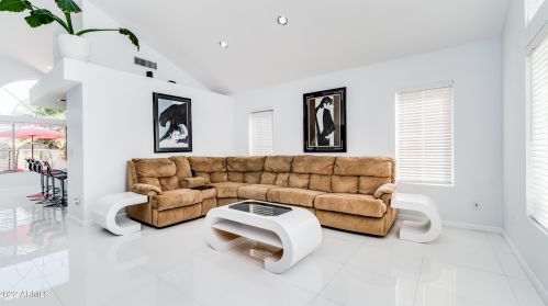 11056 Lane Ave, Glendale, AZ 85307-1626