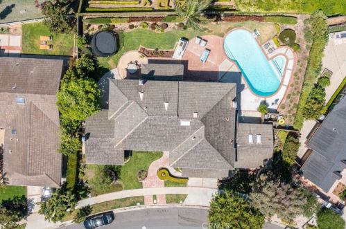 2936 Alta Vis Dr, Newport Beach CA  92660-3205 exterior