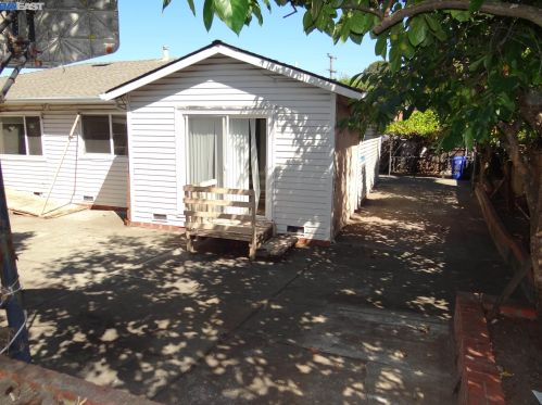 2709 Shamrock Dr, Richmond CA  94806-1524 exterior