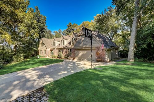 5233 Riverside Rd, Waterford, WI 53185-3360