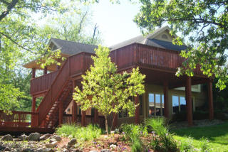 2800 Fleur Dr, Des Moines IA  50321-1704 exterior