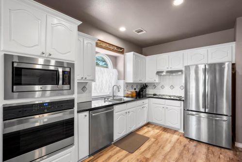 1407 Brittany Ln, Midlothian TX  76063-4062 exterior