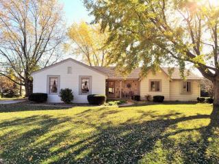 9611 Forrester Ct, Thiensville, WI 53097-3816
