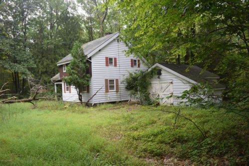 653 Persimmon Ln, Bangor, PA 18013-6046