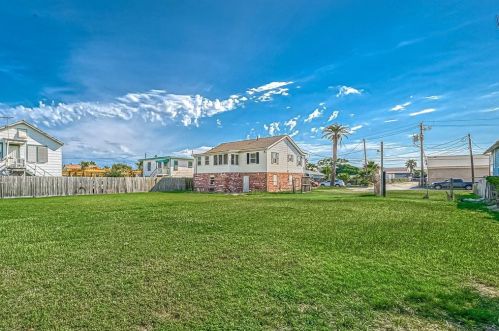 2315 67 St, Galveston TX 77551-1320 exterior