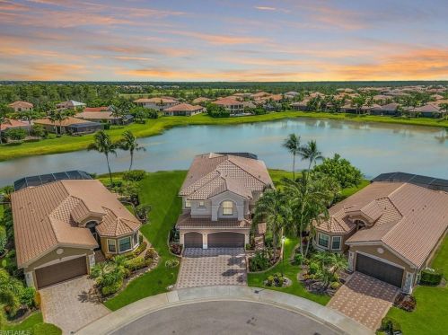 3821 Columbia Ct, Naples, FL 34119-8649