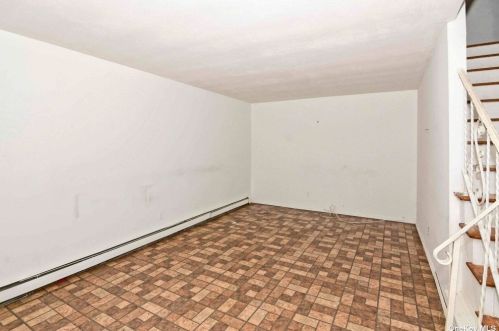 43 Julie Cres, Central Islip NY  11722-4907 exterior