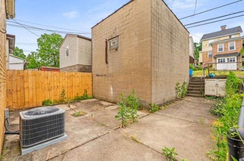 1211 Jancey St, Pittsburgh PA  15206-1146 exterior