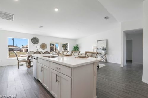 2210 5th Pl, Cape Coral FL  33993-4120 exterior