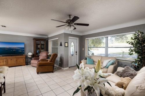 6705 10th St, Saint Petersburg, FL 33702-7407
