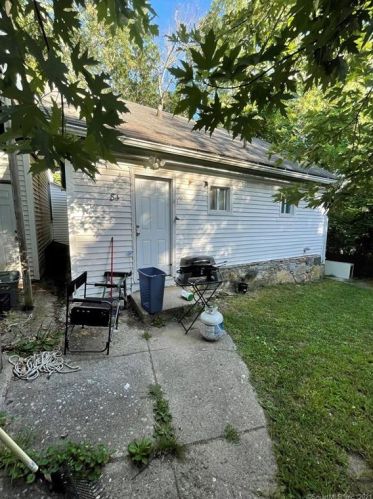 82 6th St, Norwich, CT 06360-3851