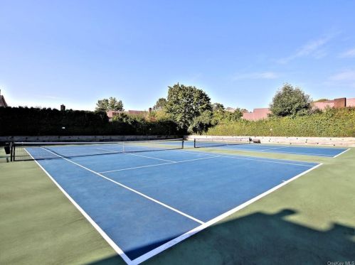 152 Brush Hollow Cres, Rye Brook NY  10573-1624 exterior