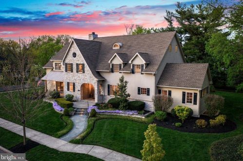 203 Thomas Ave, Riverton, NJ 08077-1225