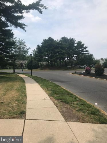 3094 Harbour Dr, Palmyra NJ 08065-2217 exterior