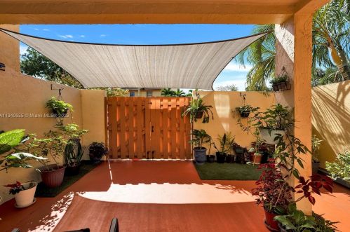 9290 15th Ct, Hollywood, FL 33024-4560