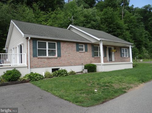 27 Eaton St, Schuylkill Haven PA  17972-1022 exterior