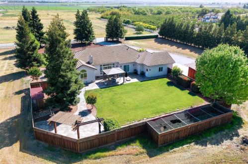 5890 Yuste Ln, Hollister CA  95023-9538 exterior