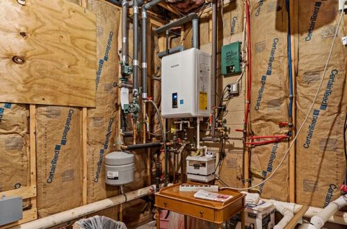 105 Nepaug Rd, South Kingstown RI  02882-2303 exterior