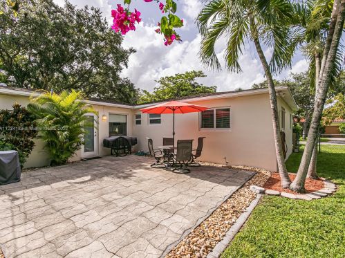 518 58th Ct, Hollywood FL  33023-1437 exterior