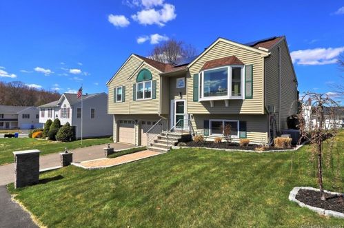 266 Kendall Cir, Waterbury, CT 06708-2193