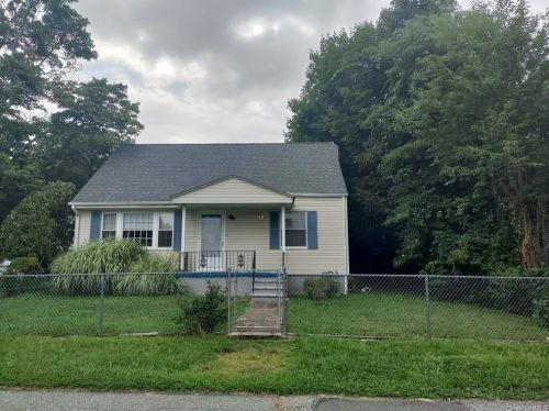 17 Hickory Ave, Hillburn, NY 10931-1169