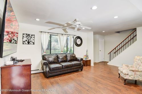 19 Sudbury Ct, East Brunswick, NJ 08816-3684