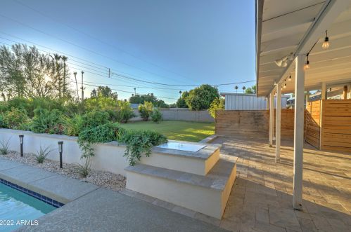 7814 11th Ave, Phoenix AZ  85021-7113 exterior