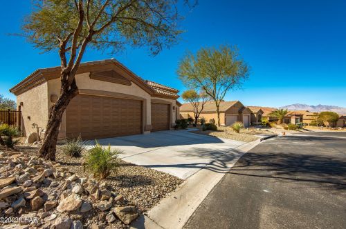 929 Talon Pointe Dr, Bullhead City, AZ 86429-5231