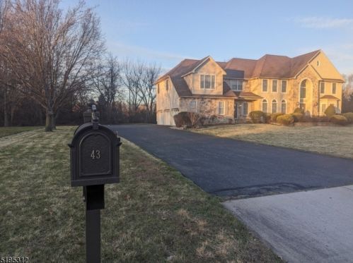 43 Milestone Dr, East Amwell Township, NJ 08551-2039