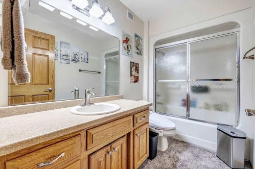 1982 Candle Way, Green Bay, WI 54304-1664