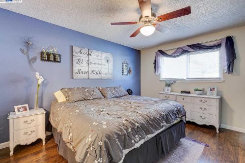 445 Parkwood Dr, Manteca CA  95336-2848 exterior