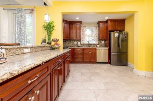 44 South St, Ridgefield Park NJ  07660-2222 exterior