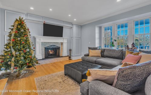 34 Windsor Dr, Little Silver NJ  07739-1311 exterior
