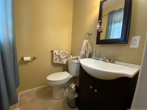 304 East Rd, Bristol CT  06010-6838 exterior