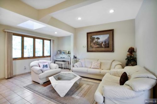 236 Gilbert Ave, Elmwood Park NJ  07407-2813 exterior